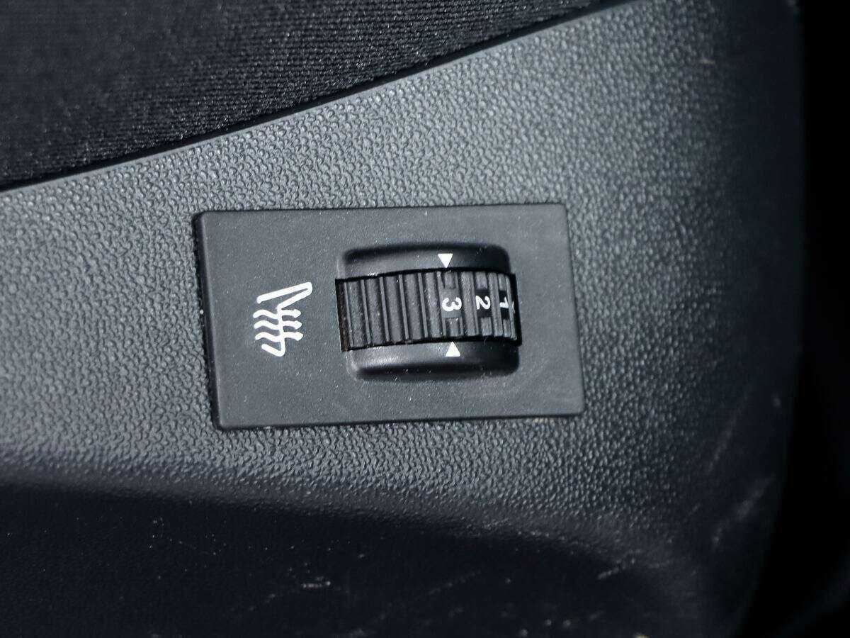 Купить Peugeot 208 с пробегом. Фото: #12