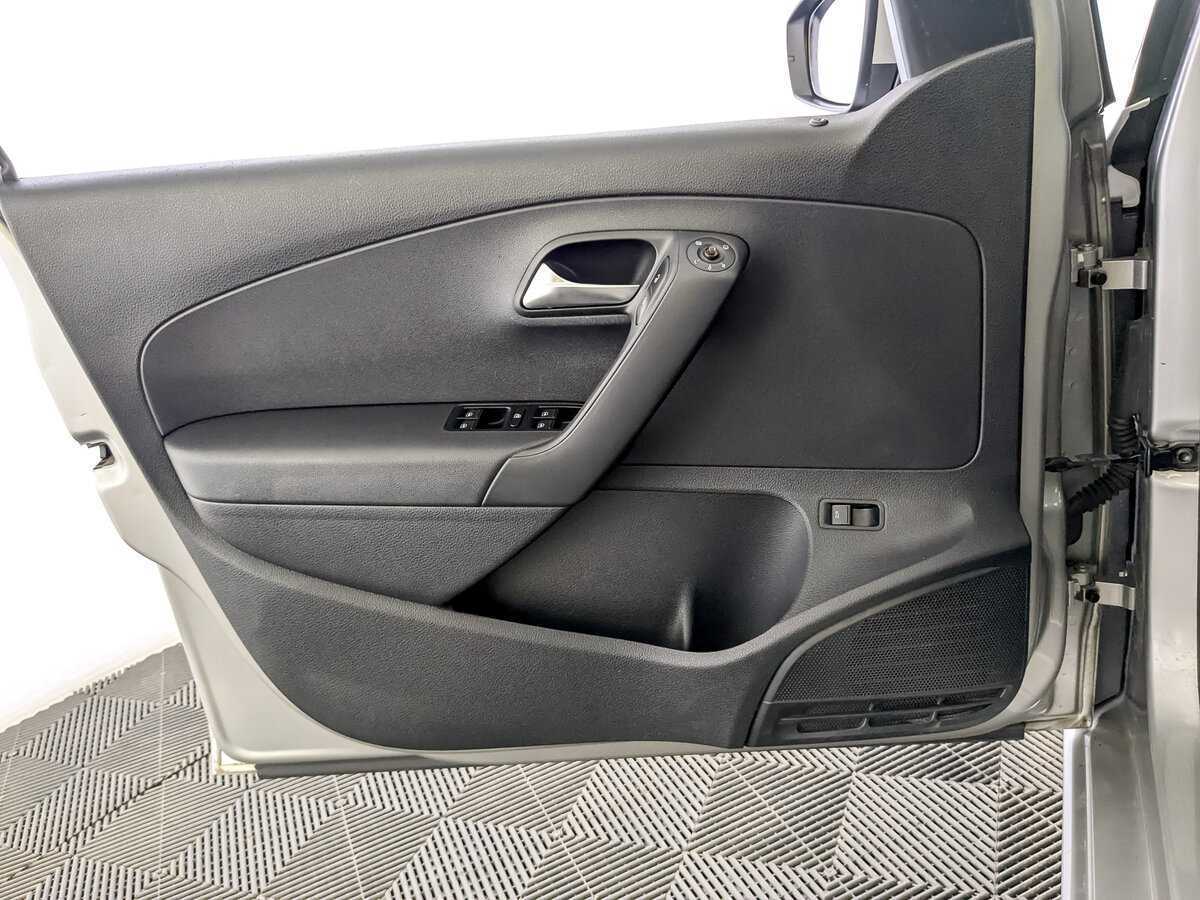 Купить Volkswagen Polo с пробегом. Фото: #18