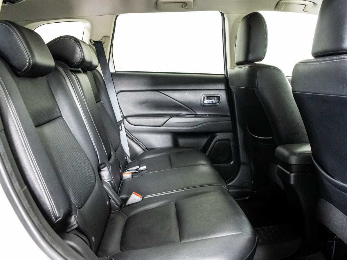 Купить Mitsubishi Outlander с пробегом. Фото: #13