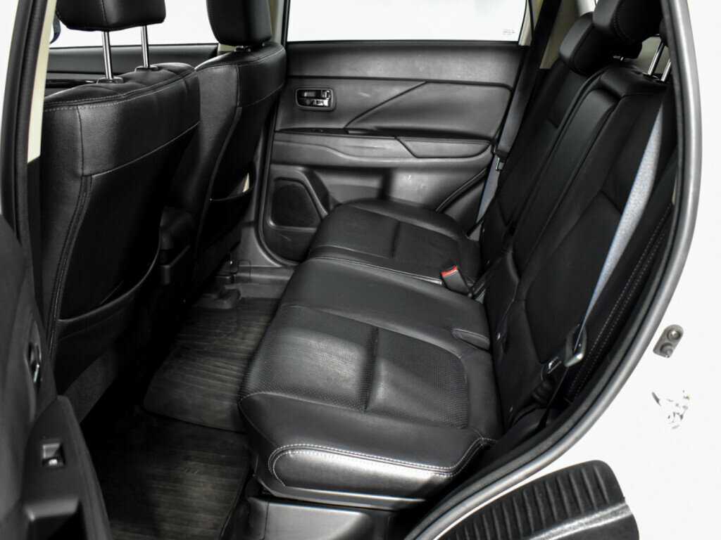 Купить Mitsubishi Outlander с пробегом. Фото: #11