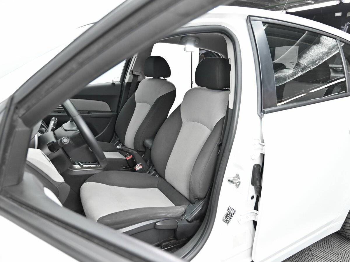Купить Chevrolet Cruze с пробегом. Фото: #5