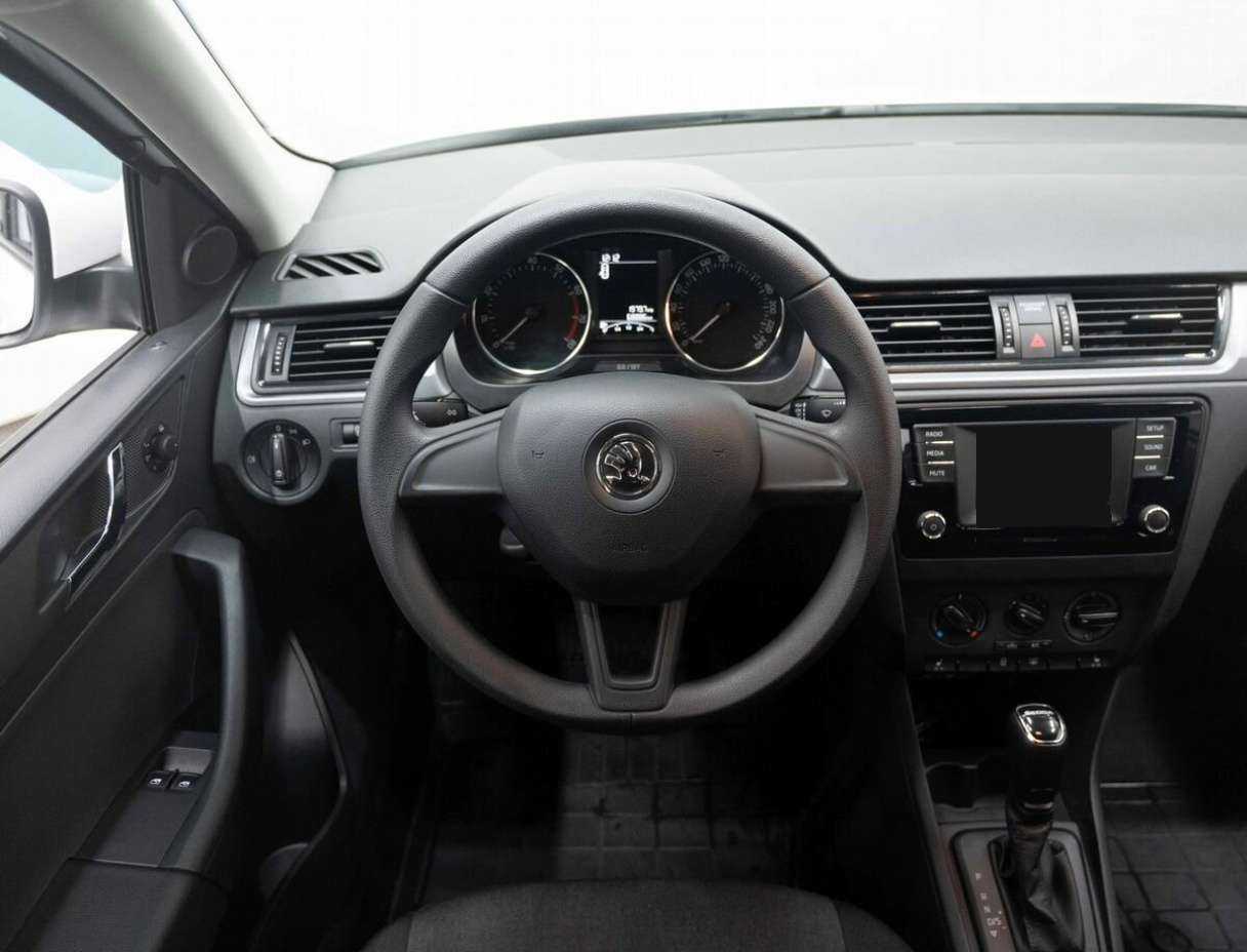 Купить Skoda Rapid с пробегом. Фото: #13