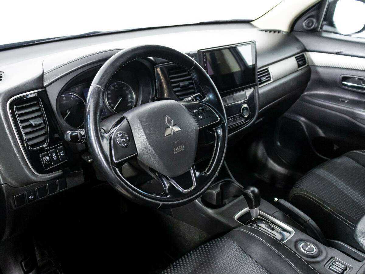 Купить Mitsubishi Outlander с пробегом. Фото: #10