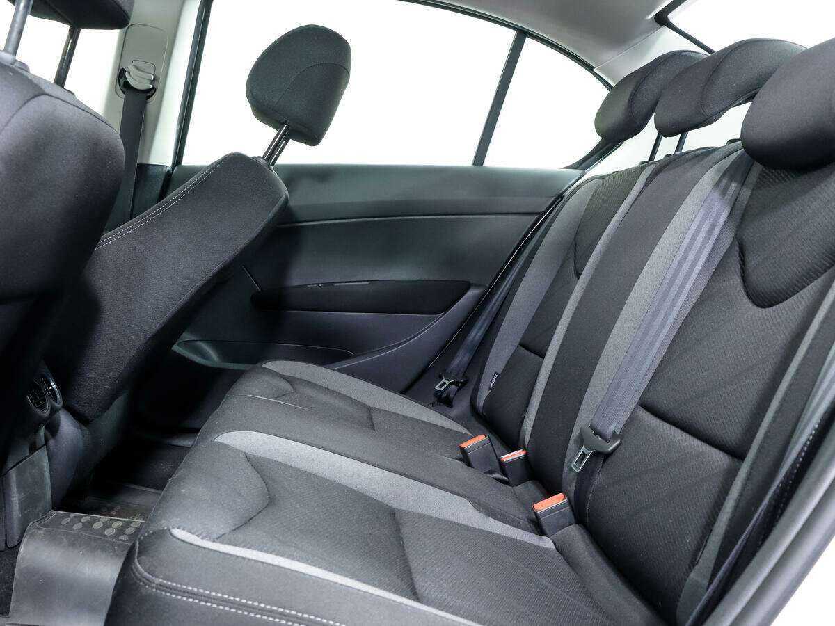 Купить Peugeot 408 с пробегом. Фото: #10