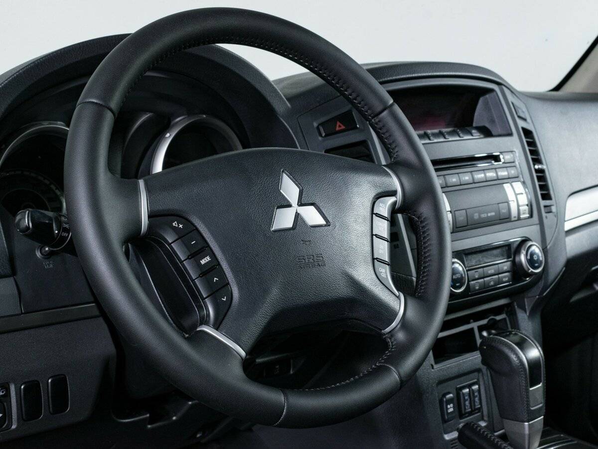 Купить Mitsubishi Pajero с пробегом. Фото: #13