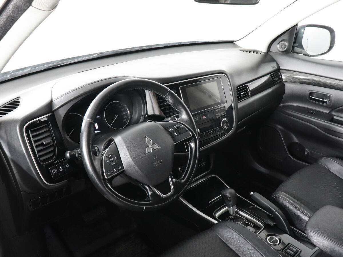 Купить Mitsubishi Outlander с пробегом. Фото: #8