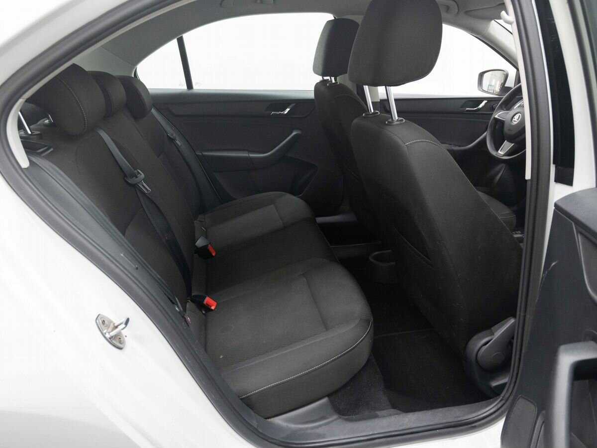 Купить Skoda Rapid с пробегом. Фото: #9