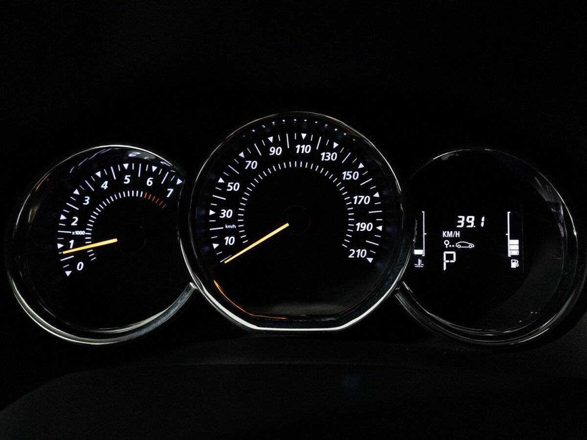 Купить Renault Sandero с пробегом. Фото: #11