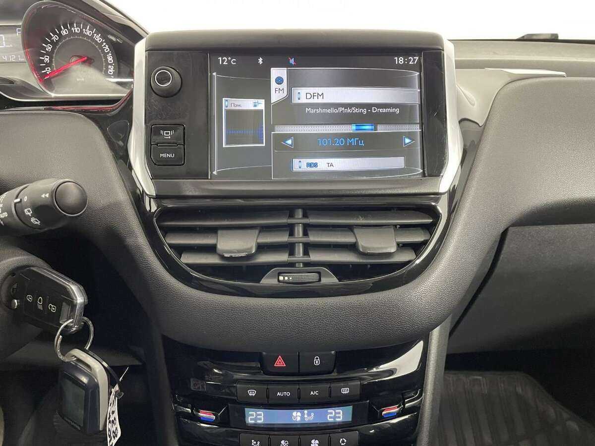 Купить Peugeot 208 с пробегом. Фото: #11