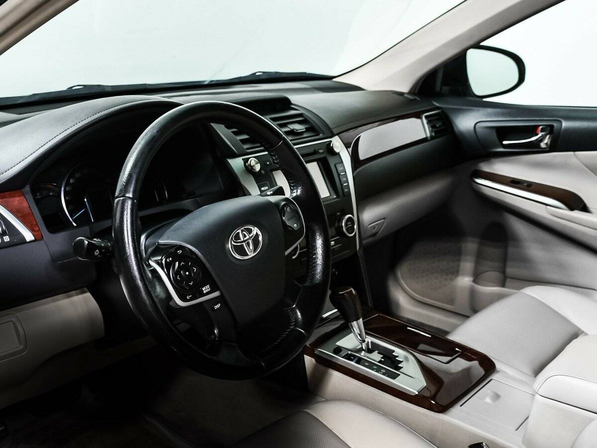 Купить Toyota Camry с пробегом. Фото: #11