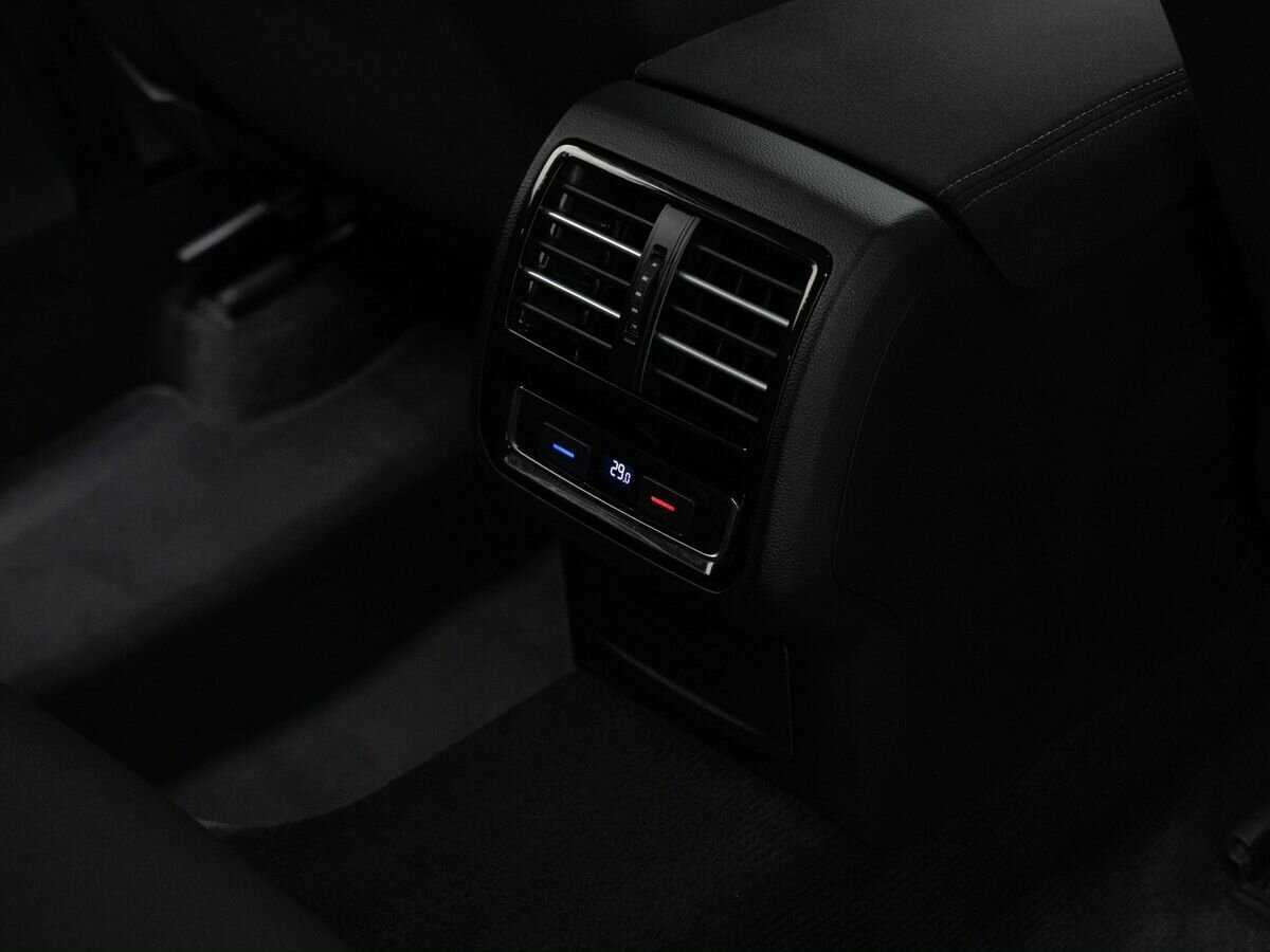 Купить Volkswagen Passat с пробегом. Фото: #9