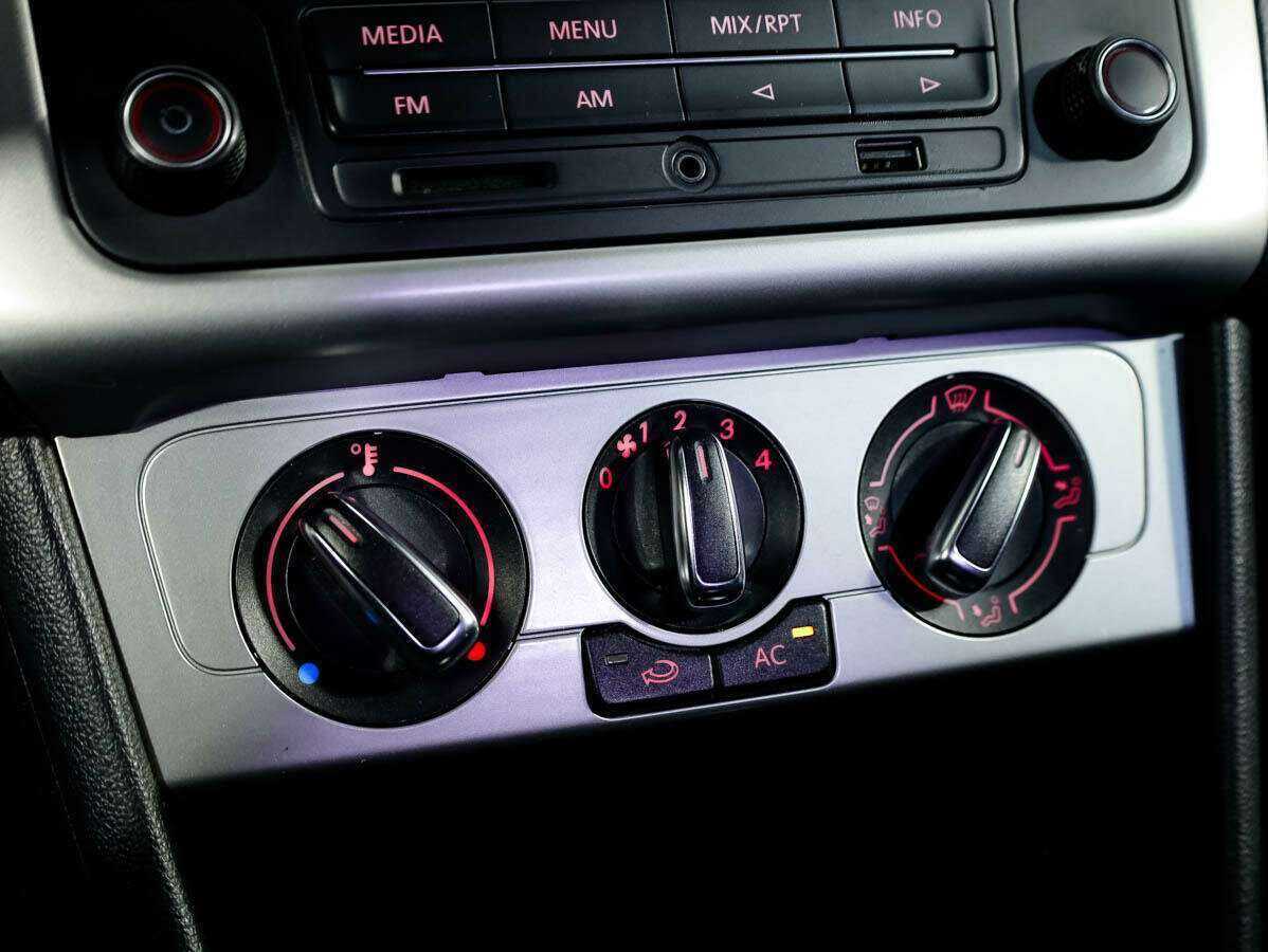Купить Volkswagen Polo с пробегом. Фото: #16