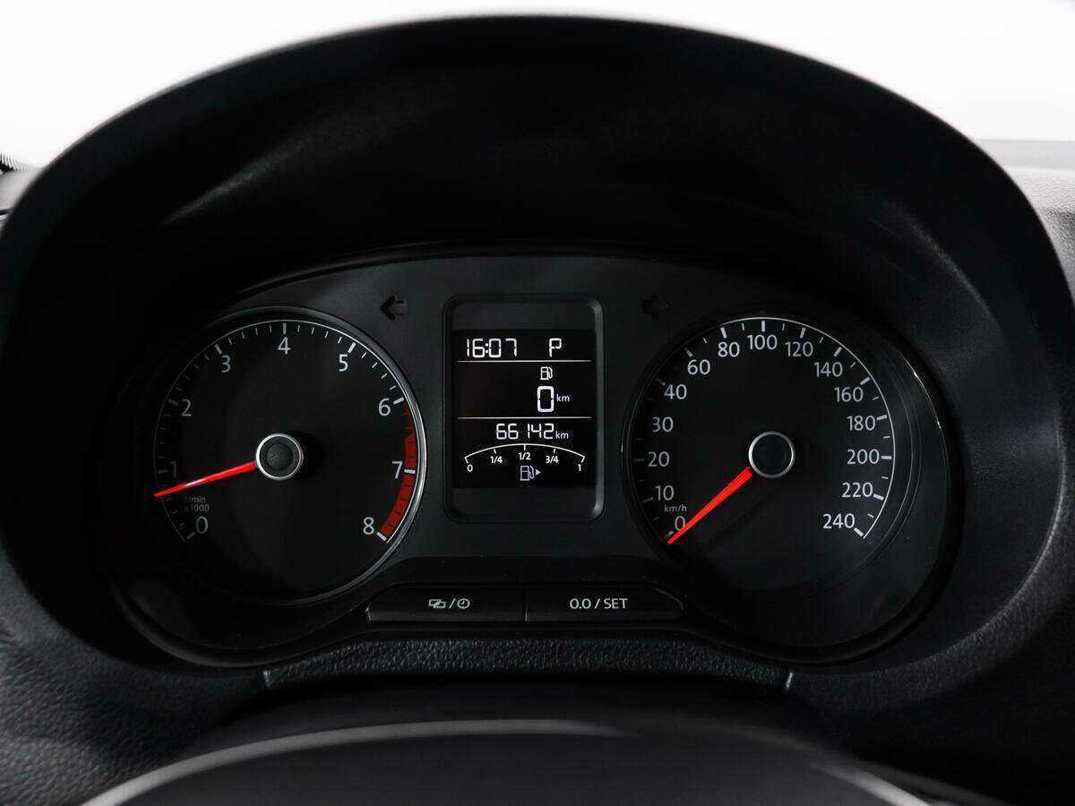 Купить Volkswagen Polo с пробегом. Фото: #10