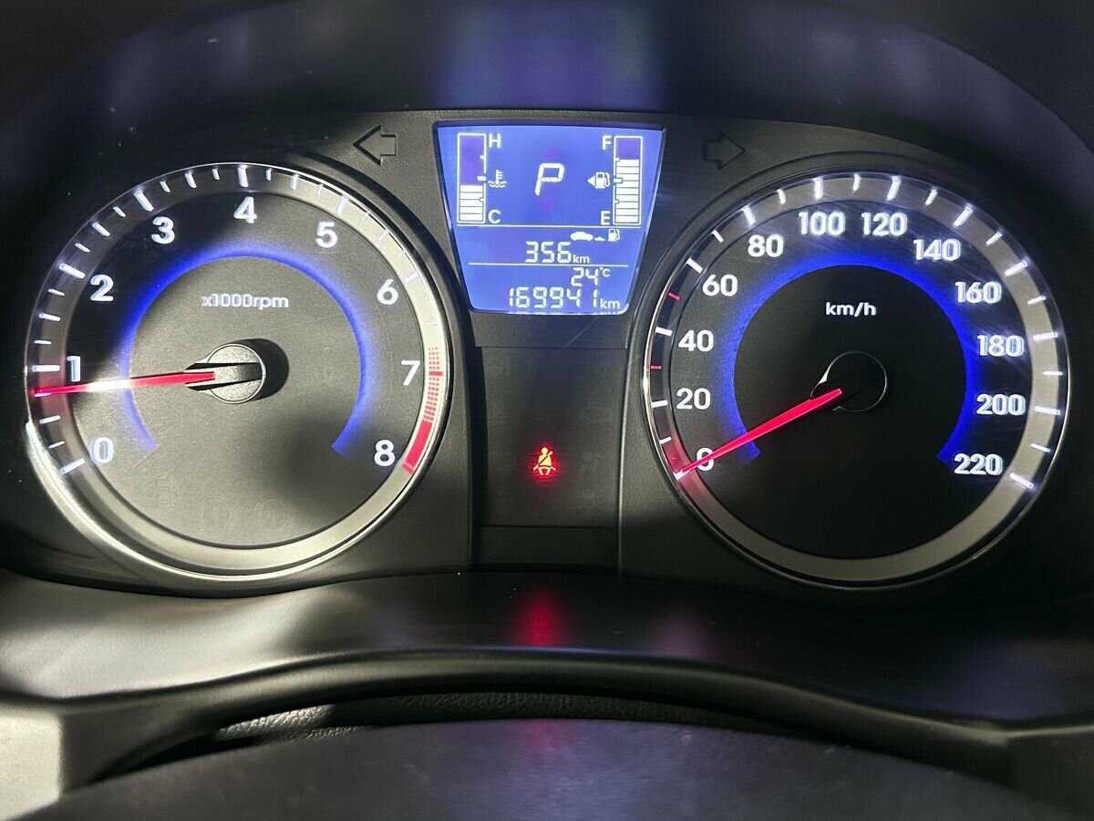 Купить Hyundai Solaris с пробегом. Фото: #10