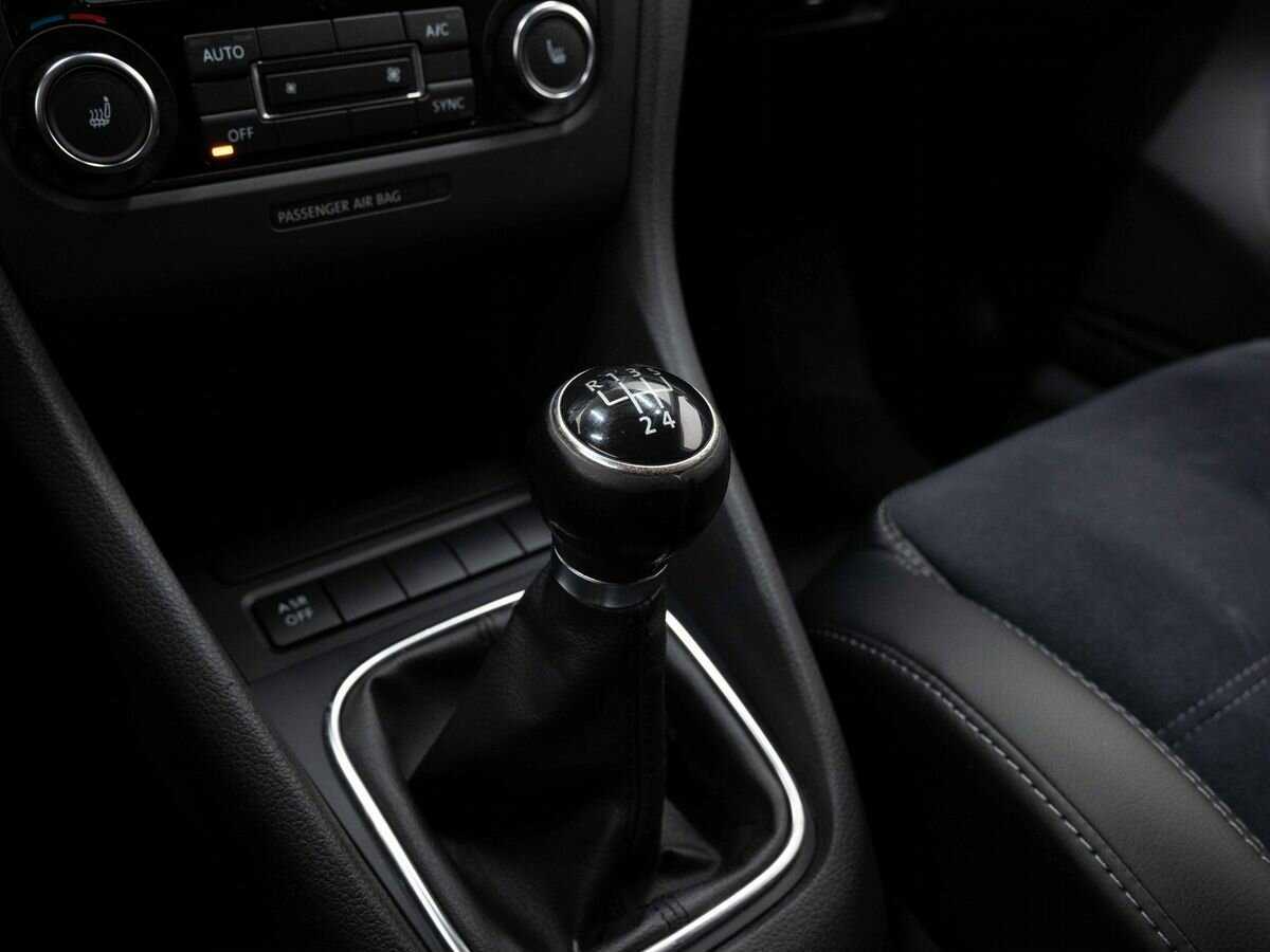 Купить Volkswagen Golf с пробегом. Фото: #18