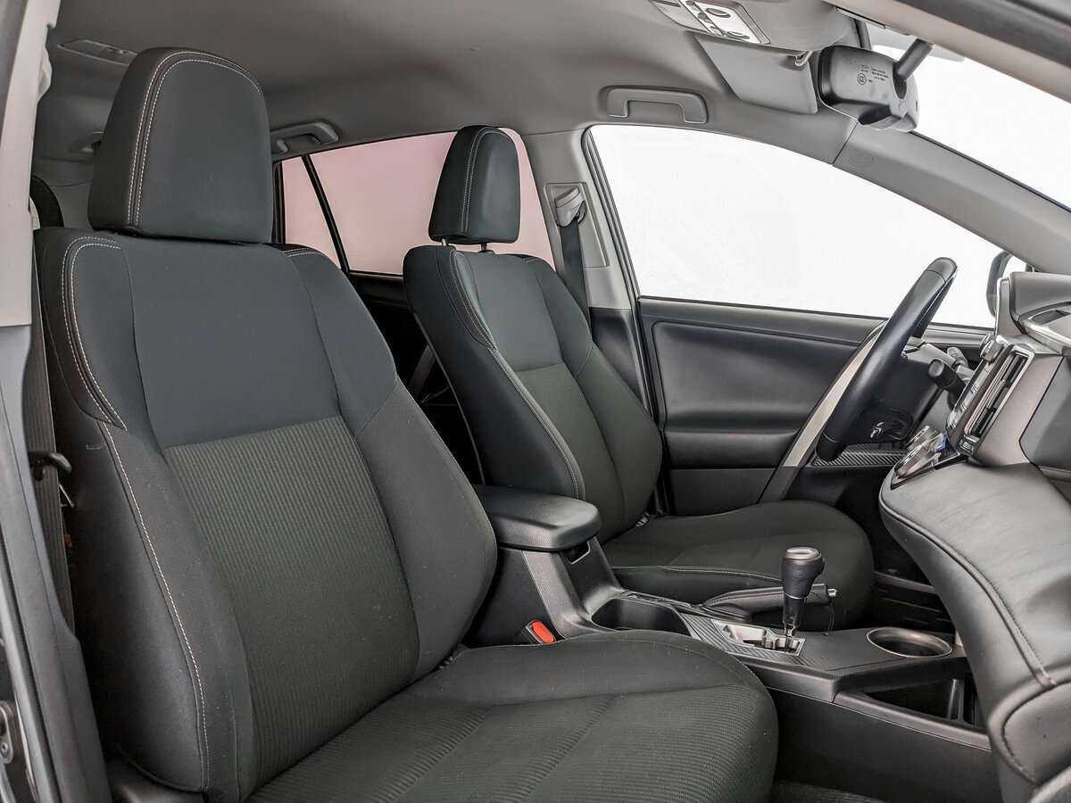 Купить Toyota RAV4 с пробегом. Фото: #17