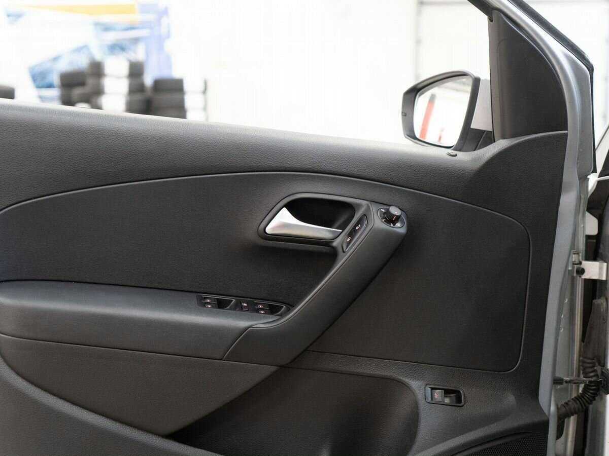 Купить Volkswagen Polo с пробегом. Фото: #12