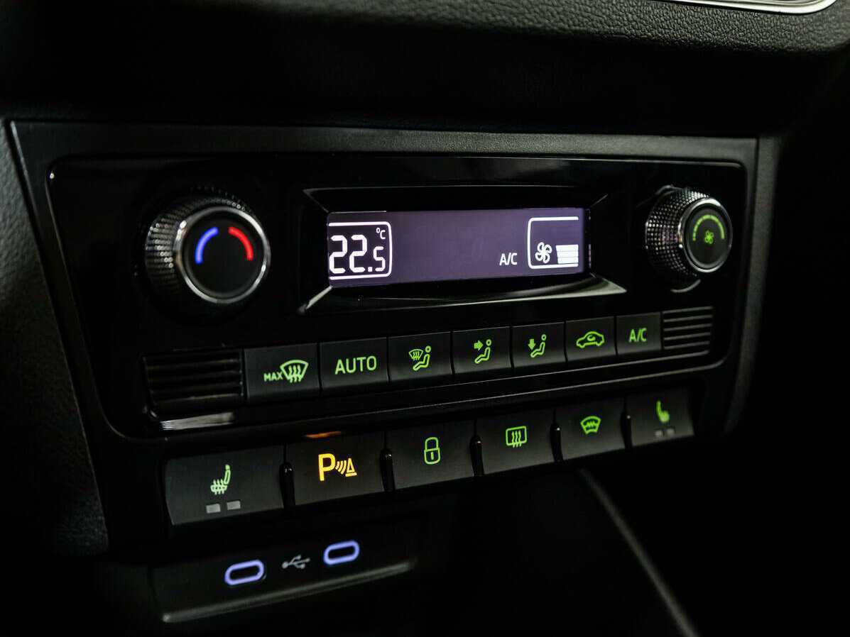 Купить Skoda Rapid с пробегом. Фото: #17