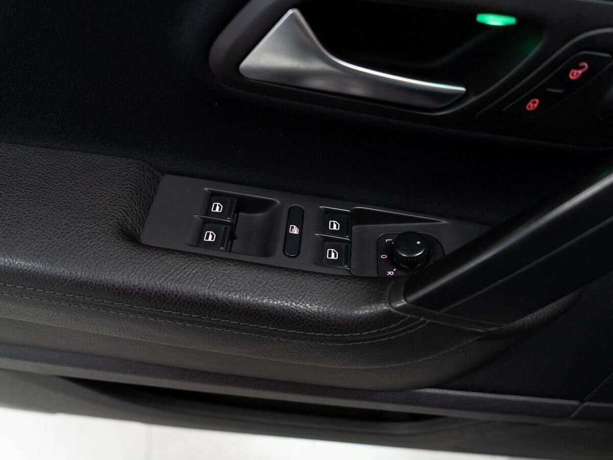 Купить Volkswagen Passat CC с пробегом. Фото: #13