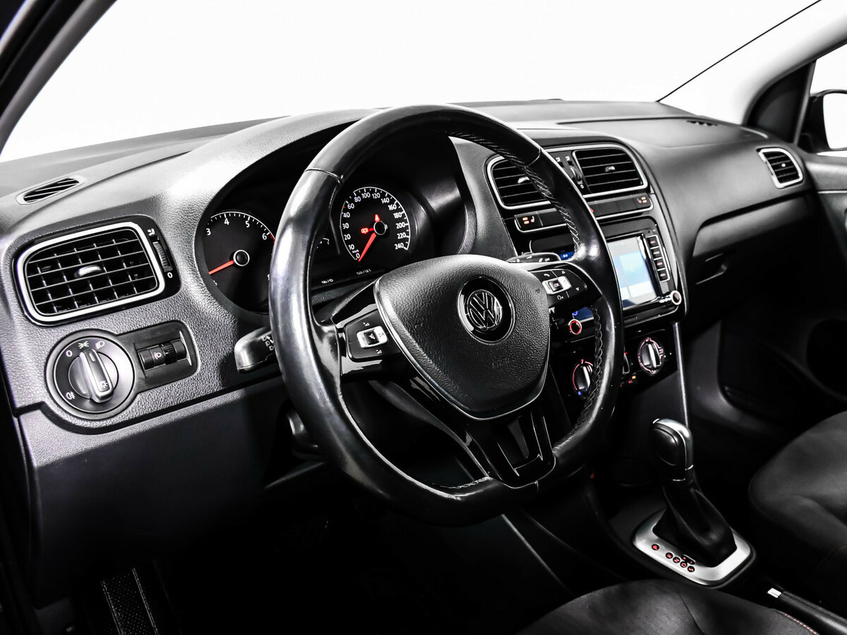 Купить Volkswagen Polo с пробегом. Фото: #11