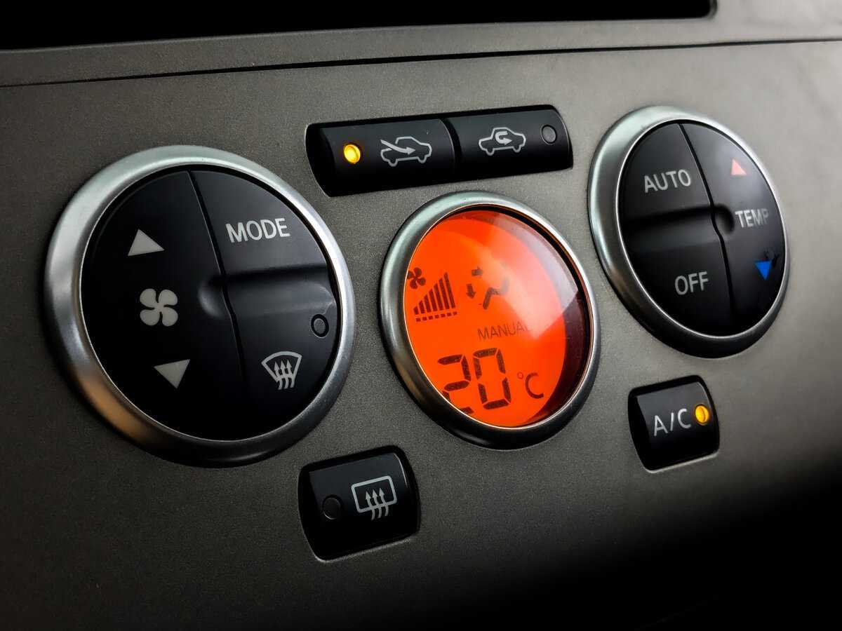 Купить Nissan Tiida с пробегом. Фото: #20