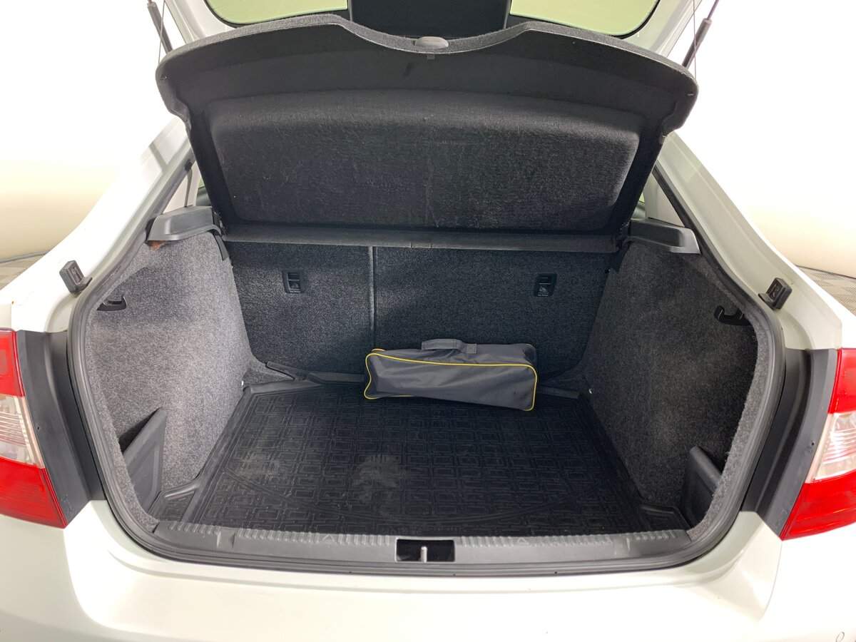 Купить Skoda Rapid с пробегом. Фото: #18