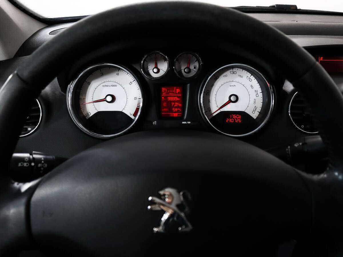 Купить Peugeot 408 с пробегом. Фото: #14