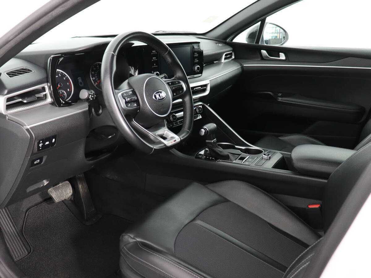 Купить Kia K5 с пробегом. Фото: #9