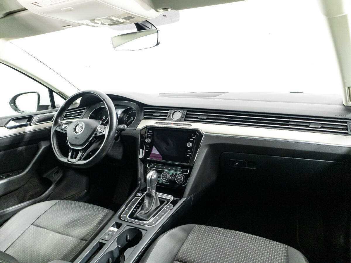 Купить Volkswagen Passat с пробегом. Фото: #8