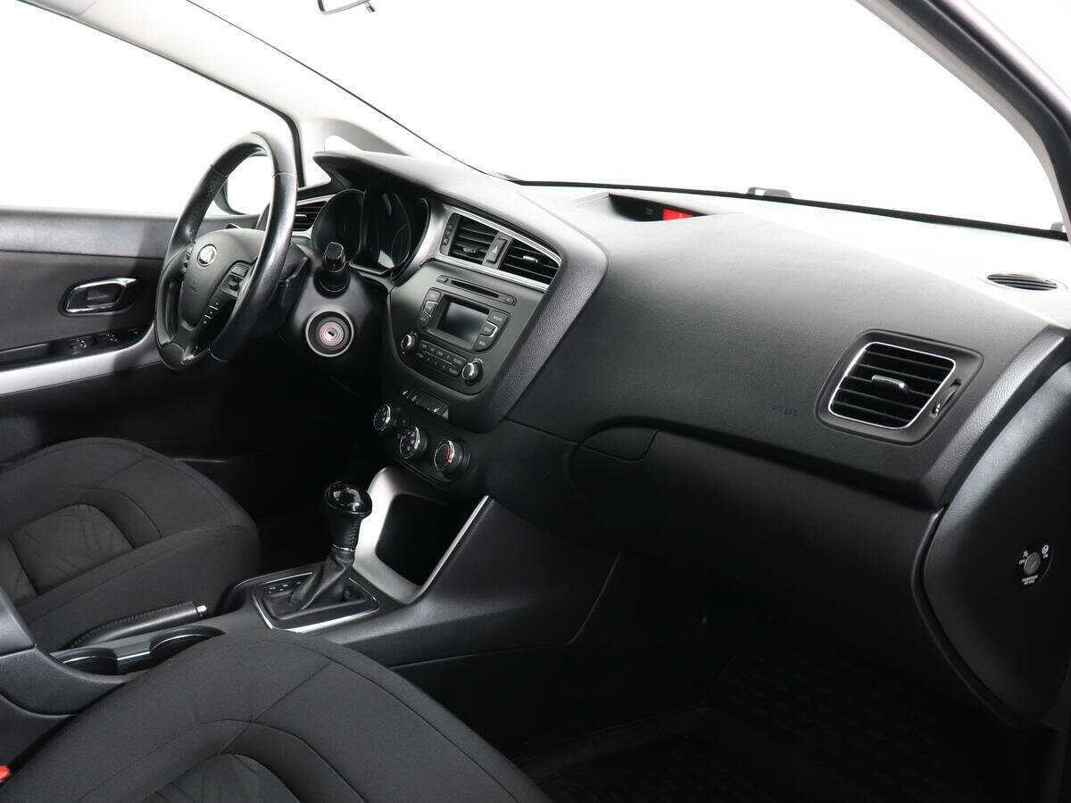 Купить Kia Ceed с пробегом. Фото: #8