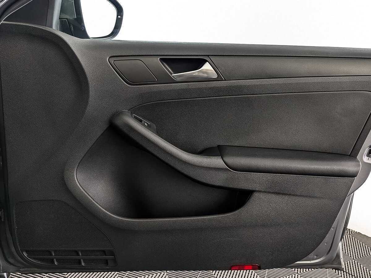 Купить Volkswagen Jetta с пробегом. Фото: #24
