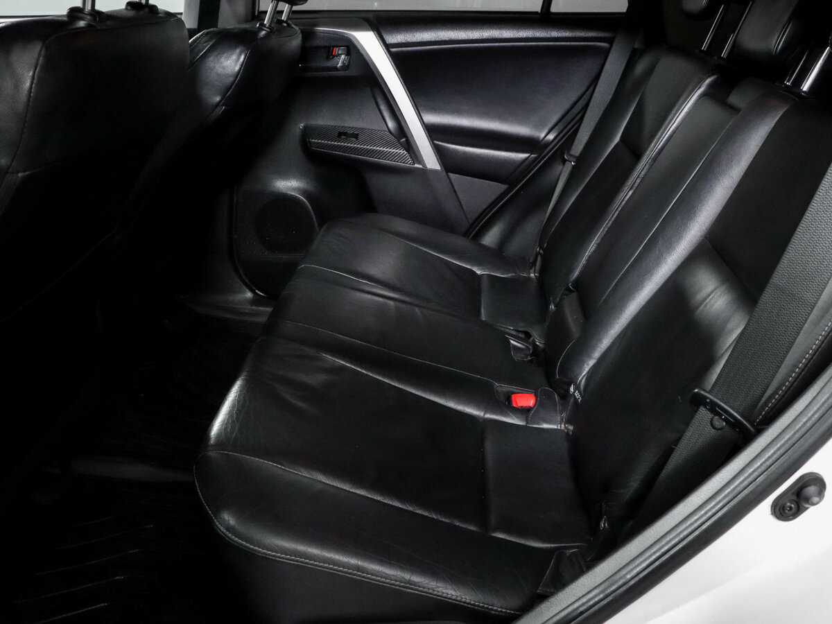 Купить Toyota RAV4 с пробегом. Фото: #9