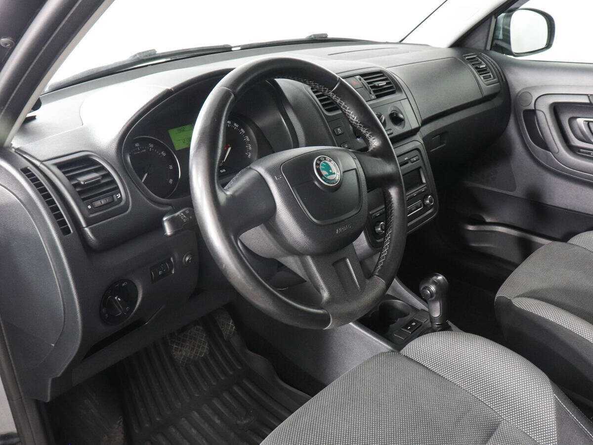 Купить Skoda Fabia с пробегом. Фото: #8