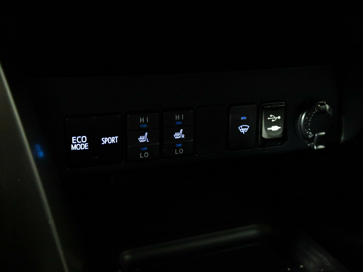 Купить Toyota RAV4 с пробегом. Фото: #16