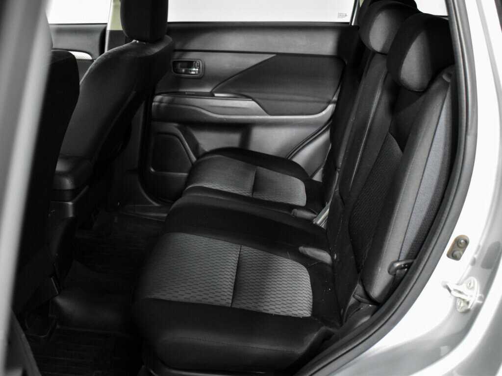Купить Mitsubishi Outlander с пробегом. Фото: #10
