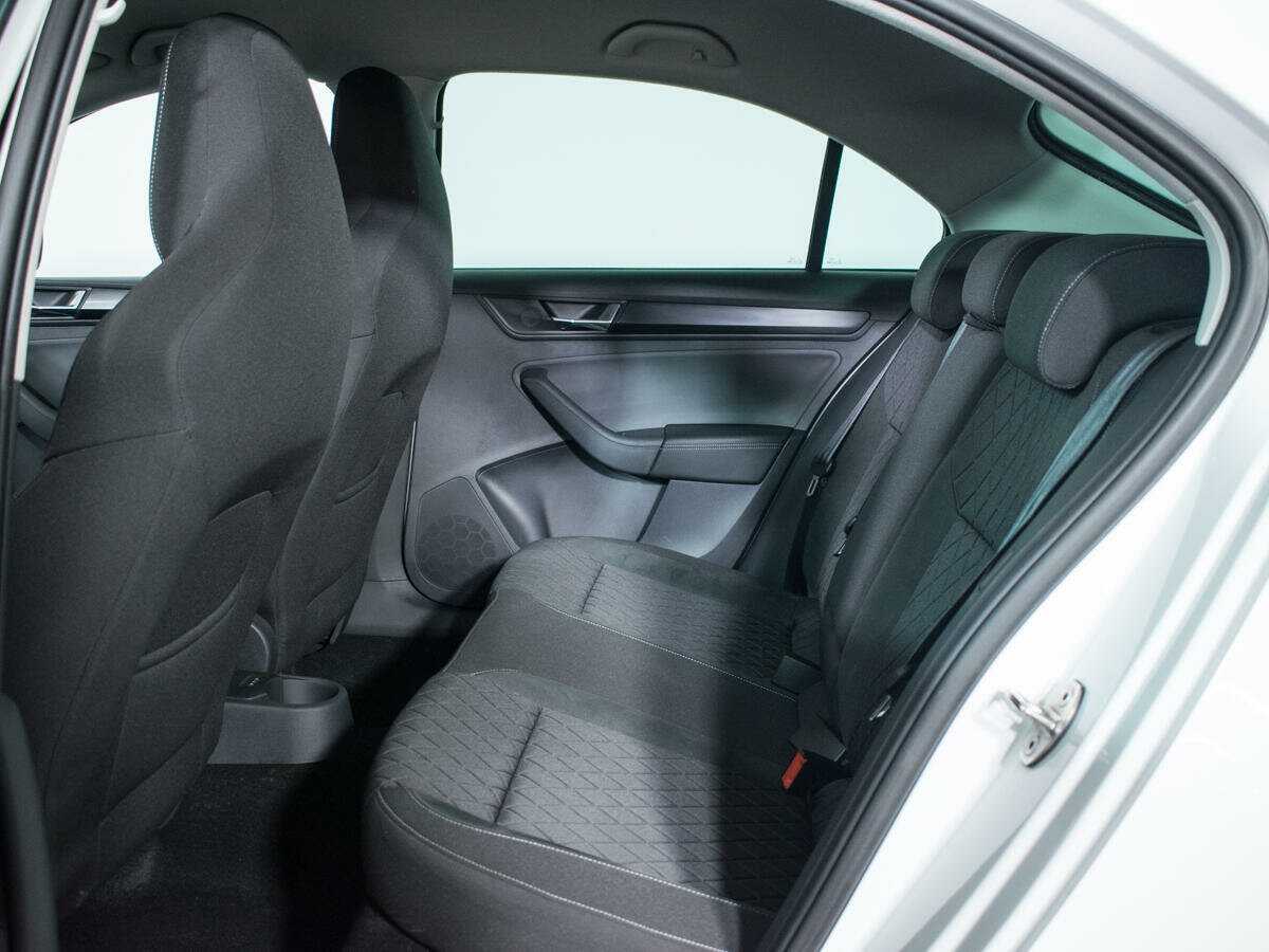 Купить Skoda Rapid с пробегом. Фото: #9