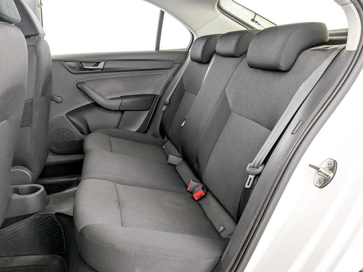 Купить Skoda Rapid с пробегом. Фото: #11