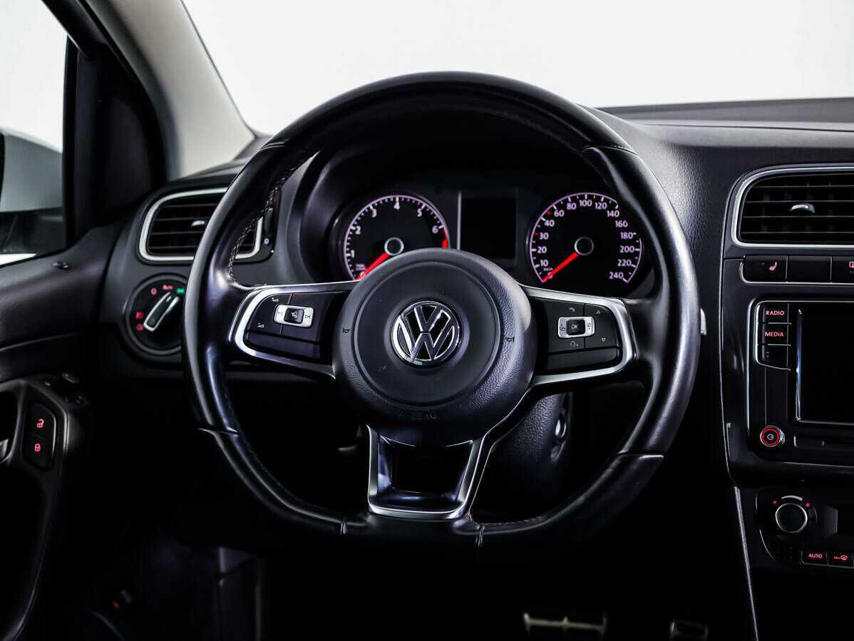 Купить Volkswagen Polo с пробегом. Фото: #9