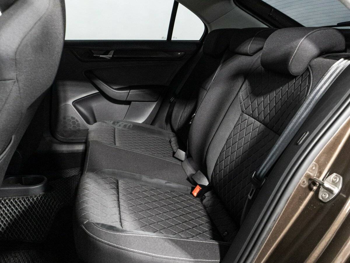 Купить Skoda Rapid с пробегом. Фото: #9