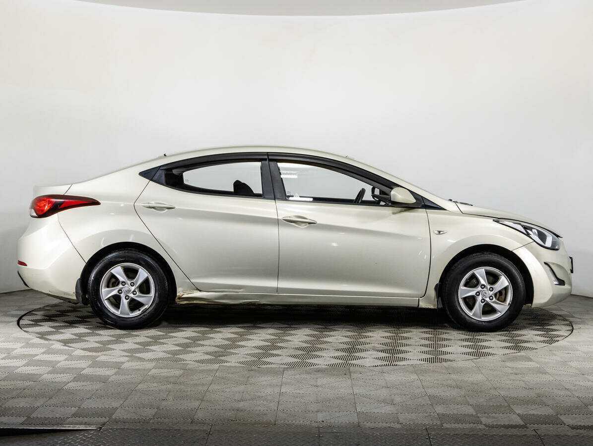 Купить Hyundai Elantra с пробегом. Фото: #3
