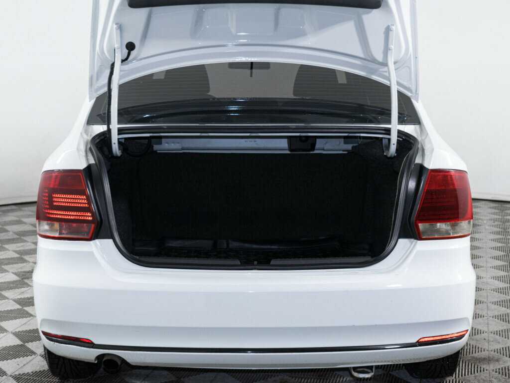 Купить Volkswagen Polo с пробегом. Фото: #6