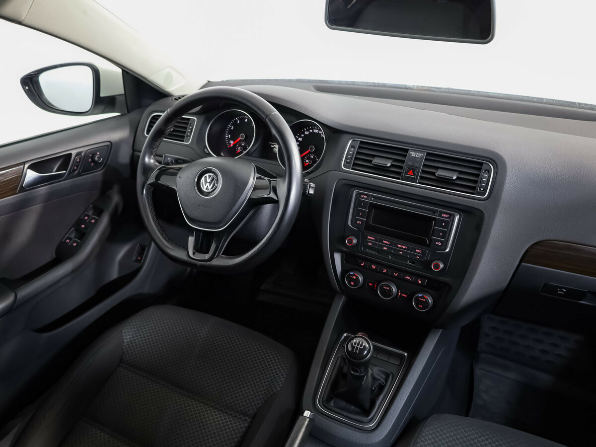 Купить Volkswagen Jetta с пробегом. Фото: #6