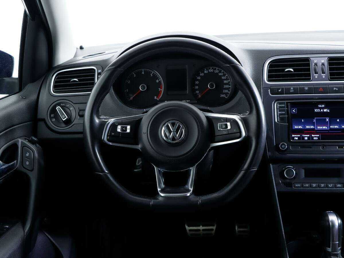 Купить Volkswagen Polo с пробегом. Фото: #11