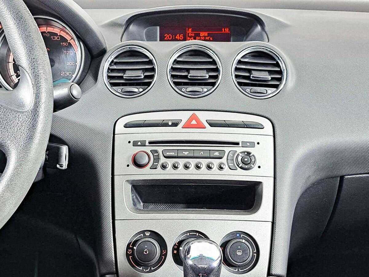 Купить Peugeot 408 с пробегом. Фото: #10