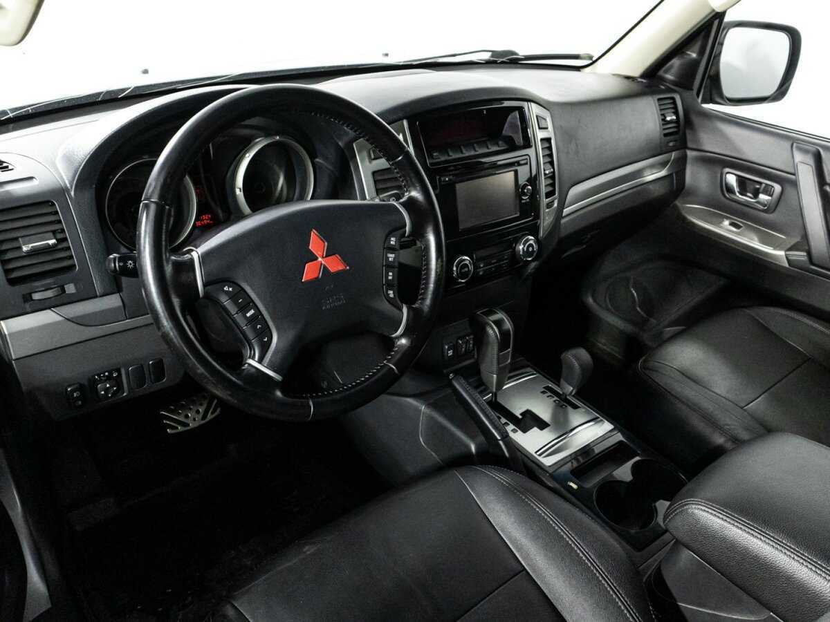 Купить Mitsubishi Pajero с пробегом. Фото: #8