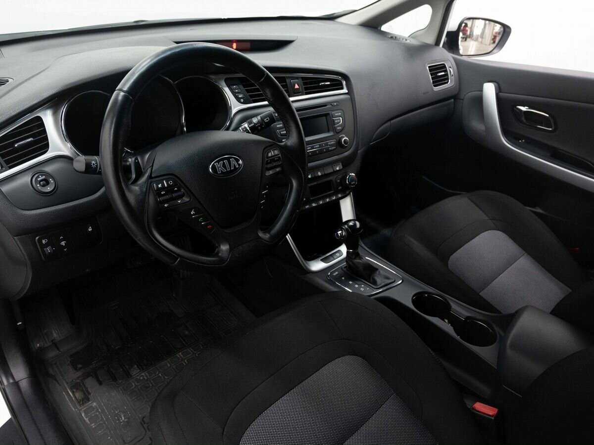 Купить Kia Ceed с пробегом. Фото: #8