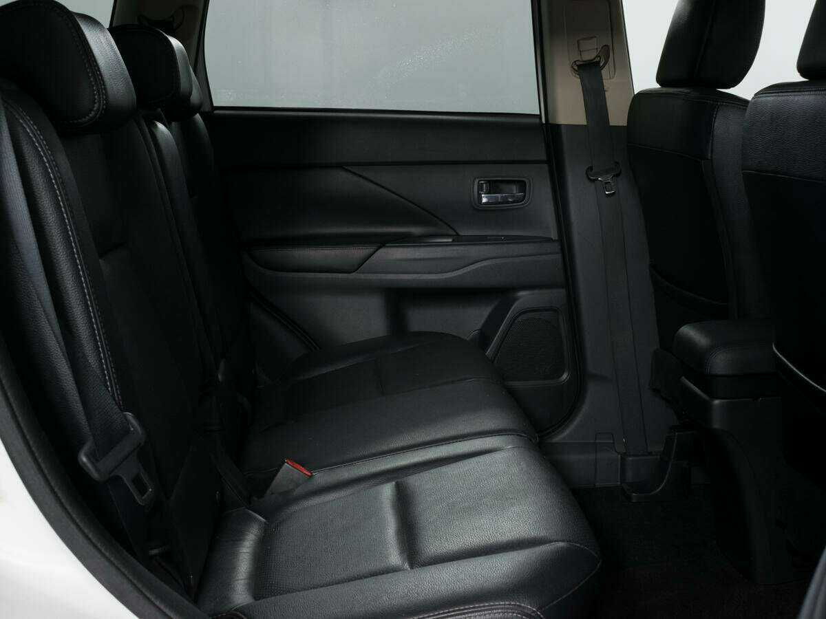 Купить Mitsubishi Outlander с пробегом. Фото: #11