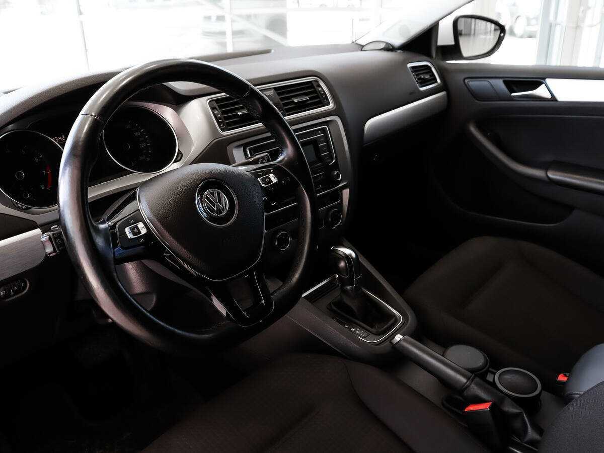 Купить Volkswagen Jetta с пробегом. Фото: #8