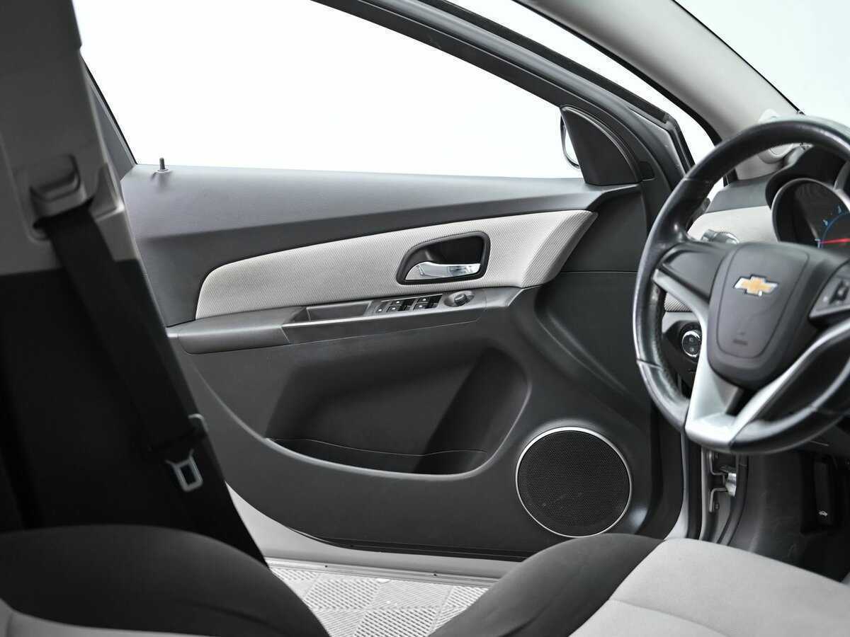 Купить Chevrolet Cruze с пробегом. Фото: #5