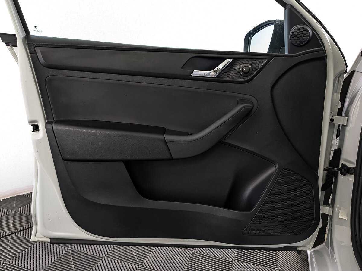 Купить Skoda Rapid с пробегом. Фото: #18